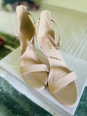 Women's Nude Ankle Strap Sandal heels.Low heel. Size 6 M with box